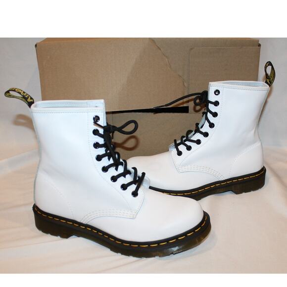 NEW WOMEN'S DR. MARTENS WHITE PATENT LEATHER 1460 ANKLE‎ BOOTS WHITE SZ 9 - Picture 1 of 6